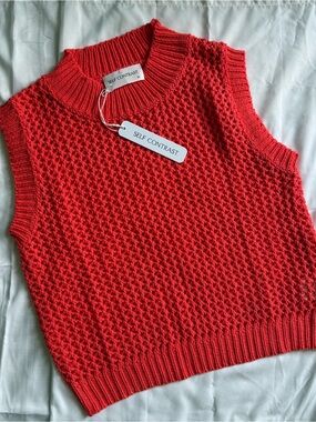 NWT: Self Contrast Red Knit Sleeveless Top